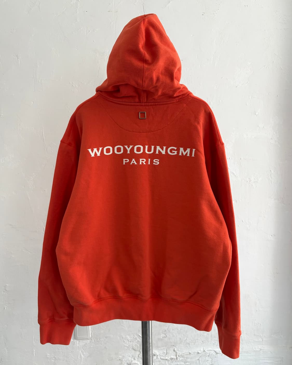 Wooyoungmi 우영미 오렌지 컬러 백 로고 후드티 상품이미지7