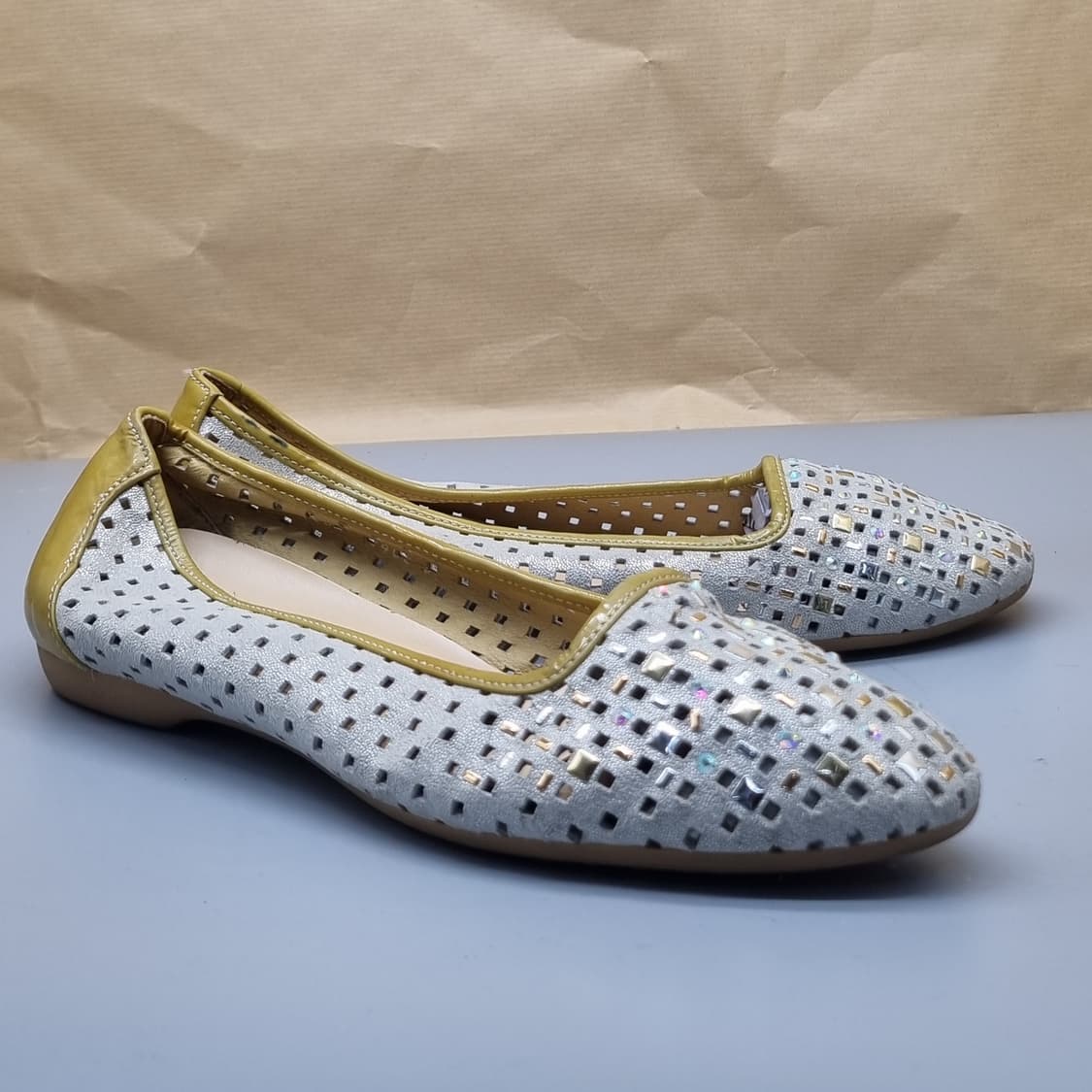 탠디 여성펀칭 플랫슈즈 240 상품이미지1