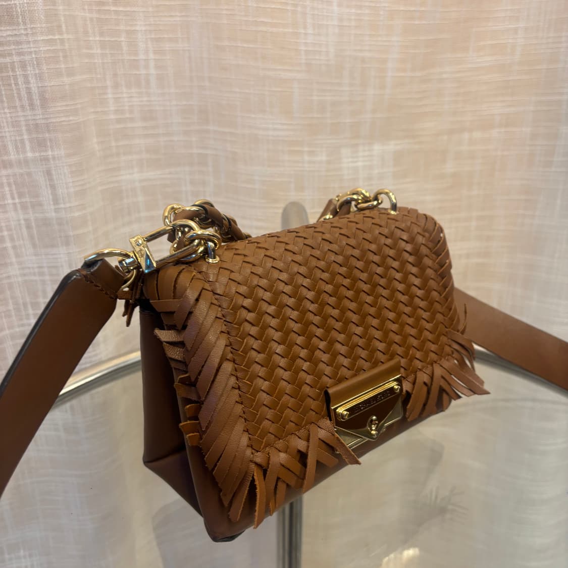 정품 마이클코어스 가죽 크로스백    상품이미지4