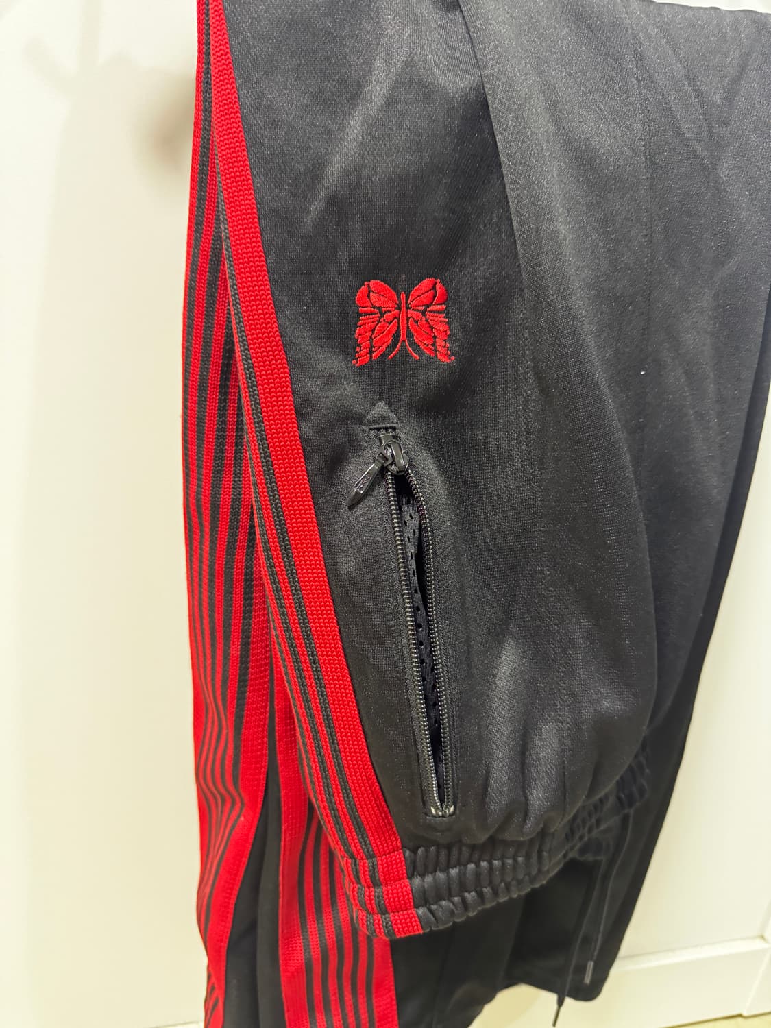 니들스 x LHP H.D. 트랙 팬츠 폴리 스무스 블랙 레드 상품이미지7