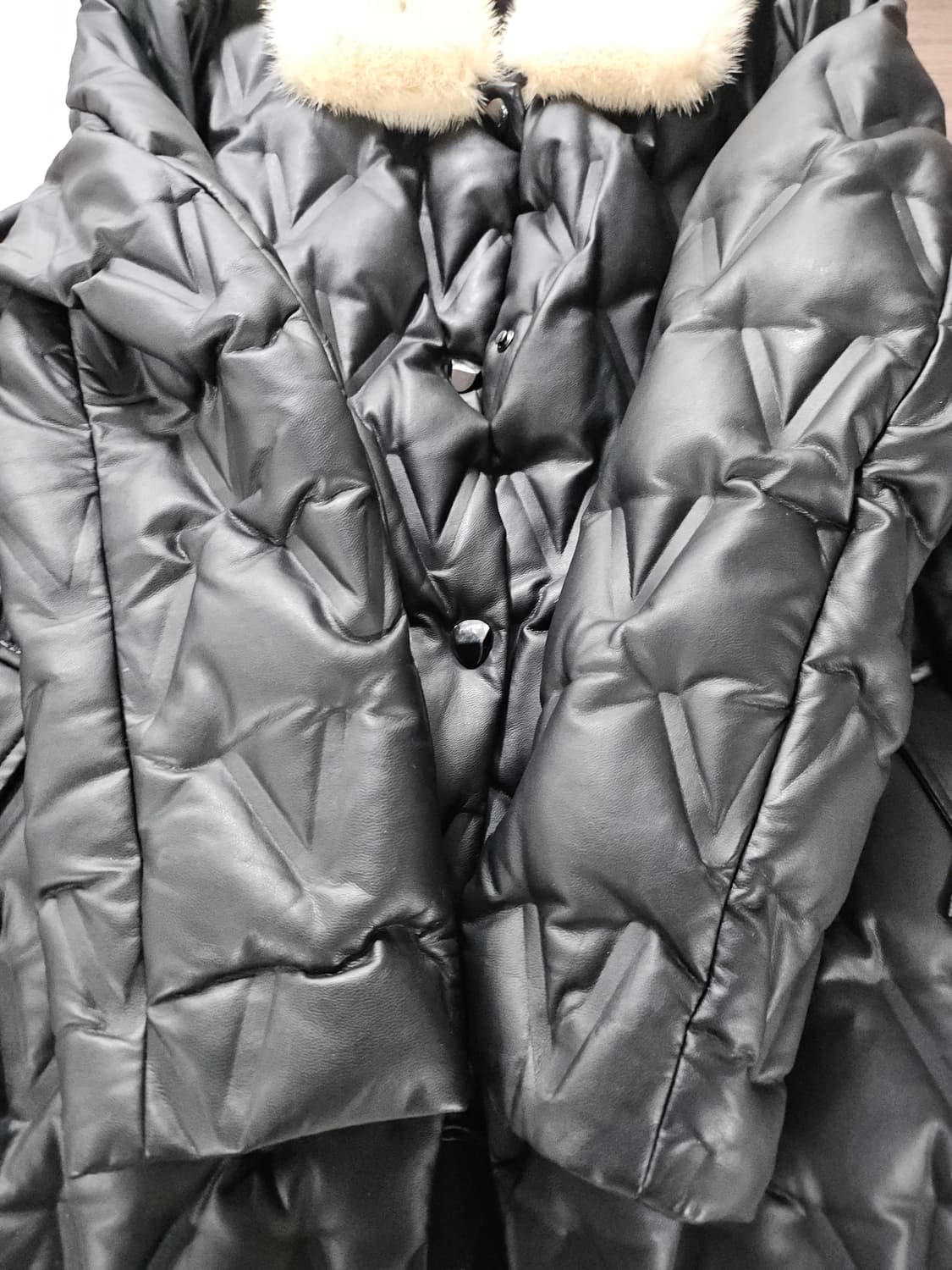 더 아이잗 밍크 카라 퀼팅 가죽 롱 구스패딩 코트 상품이미지4