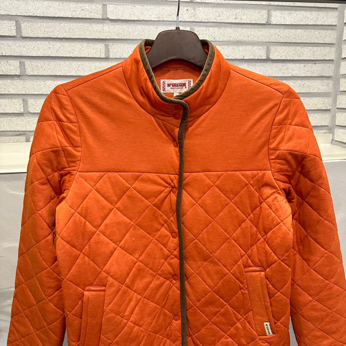 맥그리거 스포츠웨어 퀼팅 자켓 코듀로이 라인 배색 하이넥 디테일 주황 상품이미지3