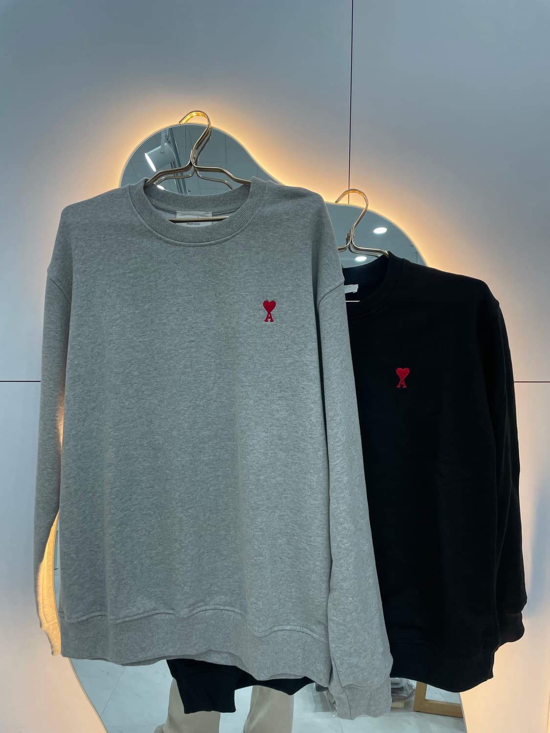 [새상품] [QR인증가능] 아미 스몰하트 맨투맨 남여공용 상품이미지1