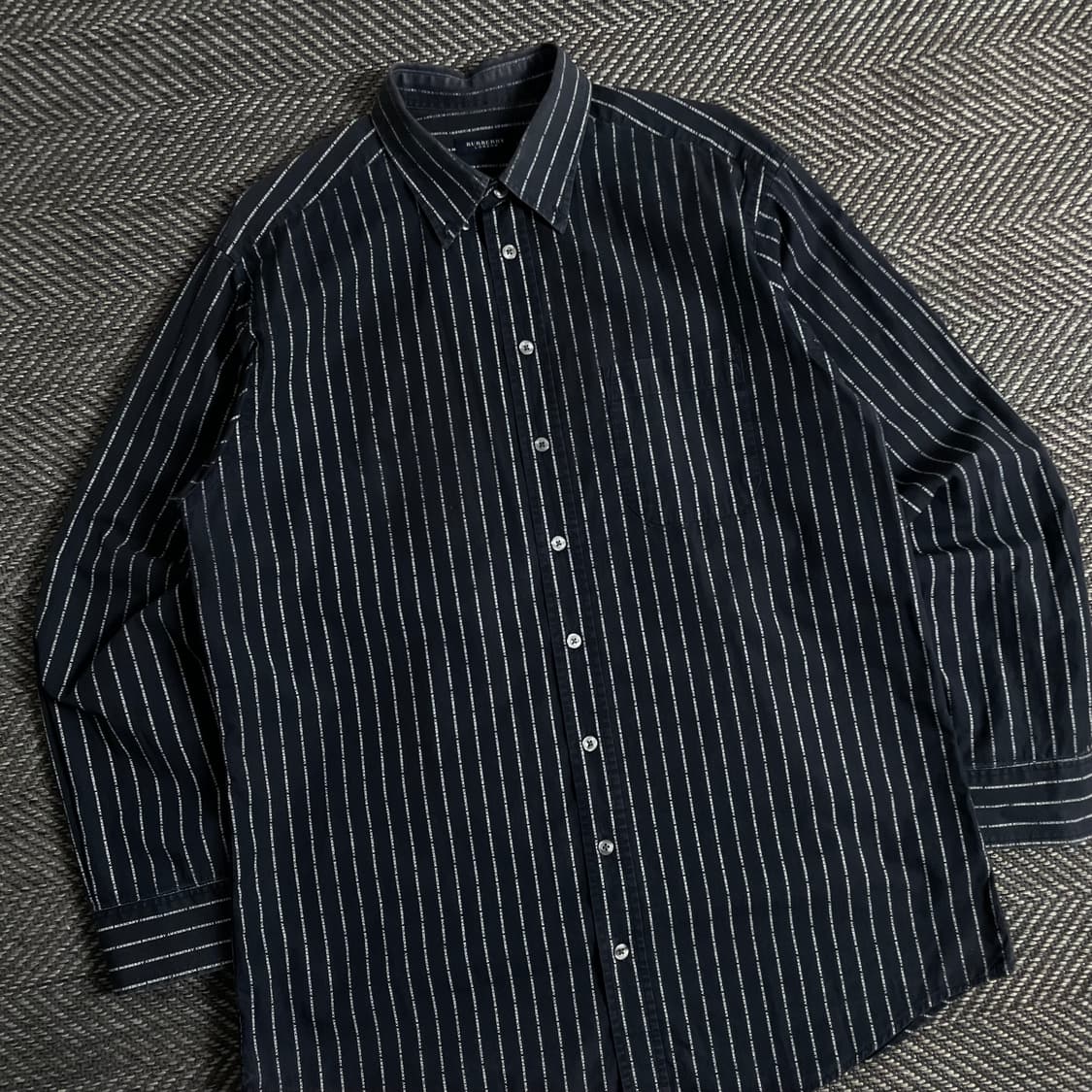 버버리 레터링 디테일 셔츠 y 3016 상품이미지1