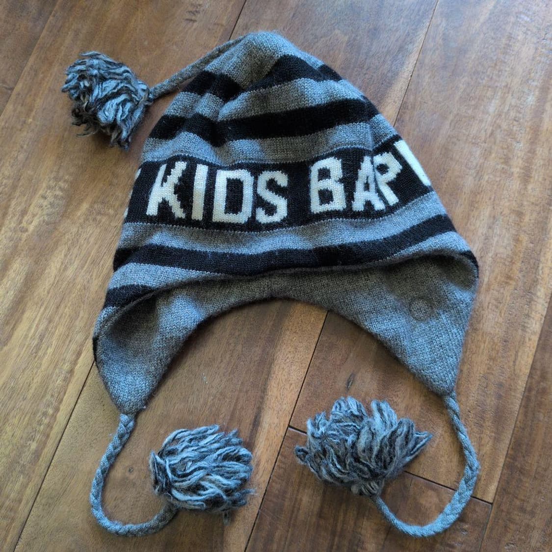 베이프 키즈 그레이 스트라이프 폼폼 비니 상품이미지4