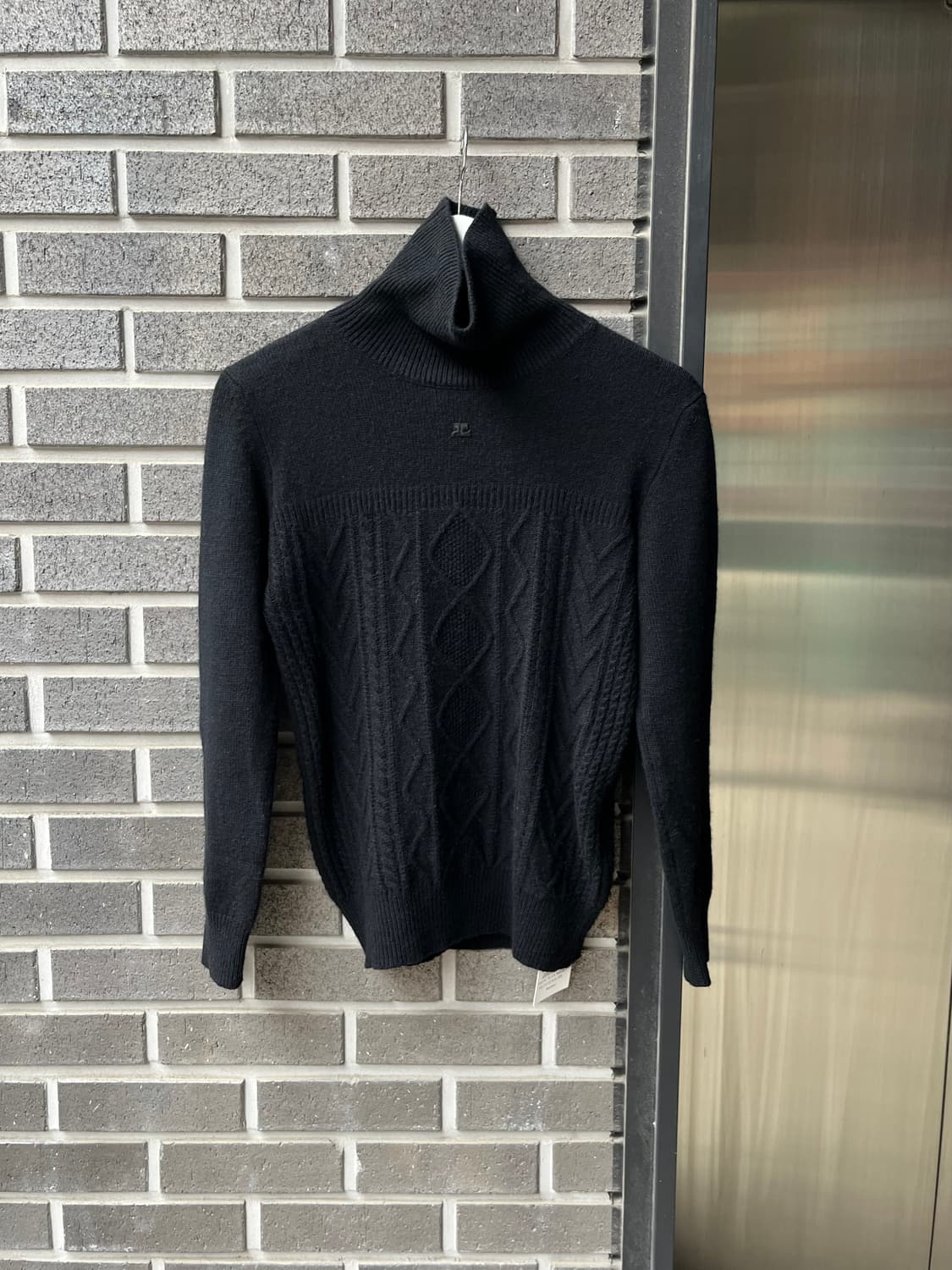 COURRGES 꾸레쥬 로고 터틀넥 블랙 상품이미지1