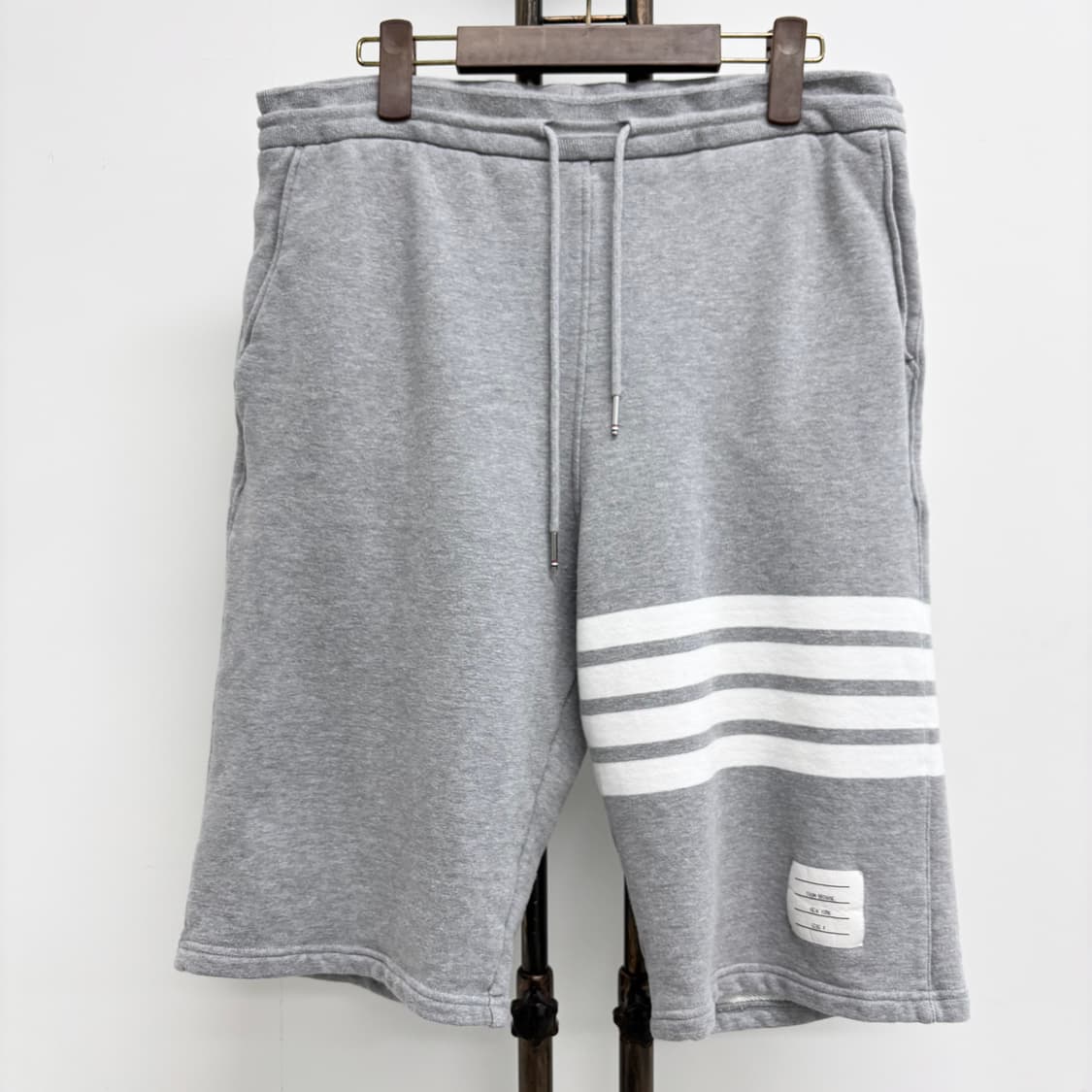 [4]톰브라운 사선완장 반바지 상품이미지1