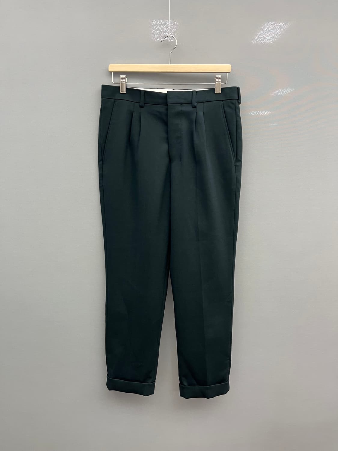 아미 ami 남성 다크 그린 캐롯핏 팬츠 상품이미지1