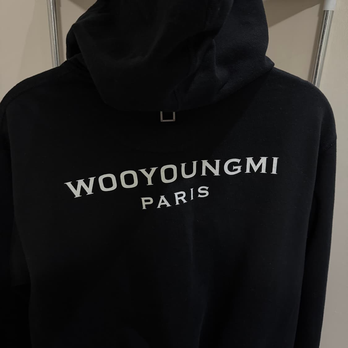 우영미 백로고 46사이즈 블랙 후드티 상품이미지1