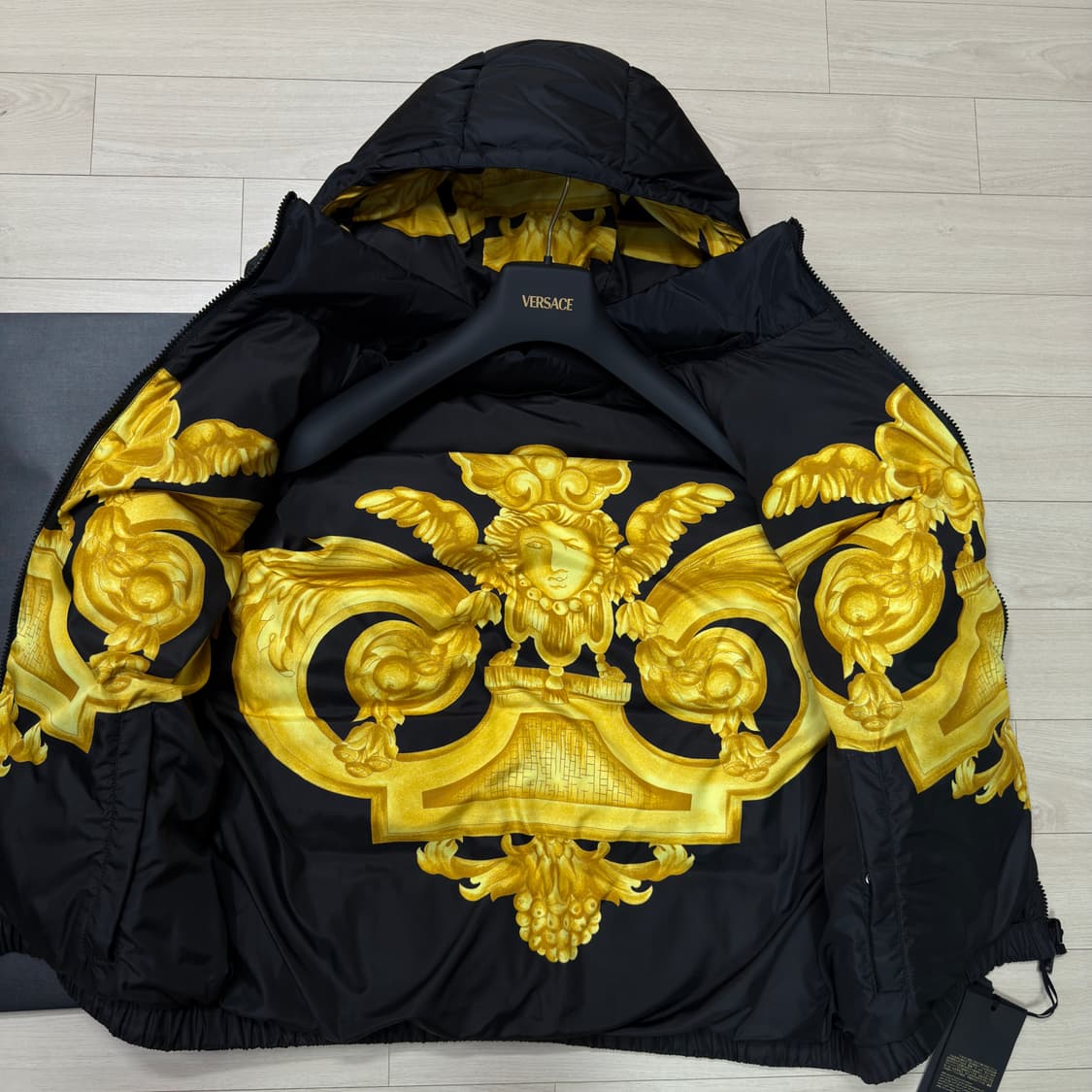 VERSACE 베르사체 구스 다운 패딩 베스트 상품이미지4