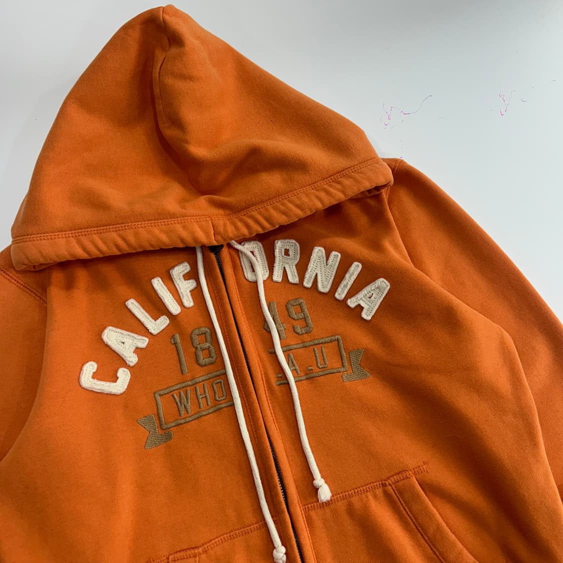 Who.a.u 후아유 아이보리 스펠아웃 로고 오렌지 후드집업 상품이미지4