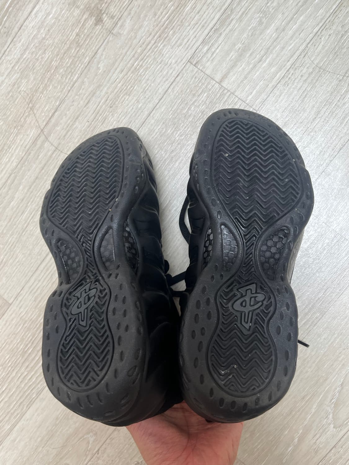 나이키 폼포짓 블랙 앤트러사이트 255 상품이미지3