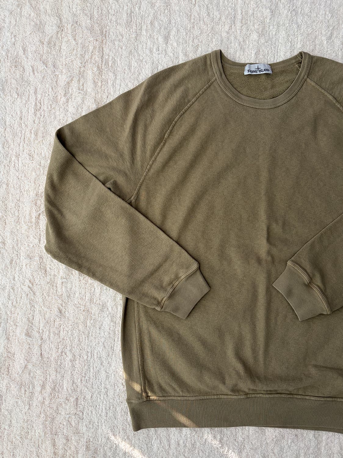 스톤 아일랜드 와펜 카키 맨투맨 상품이미지2