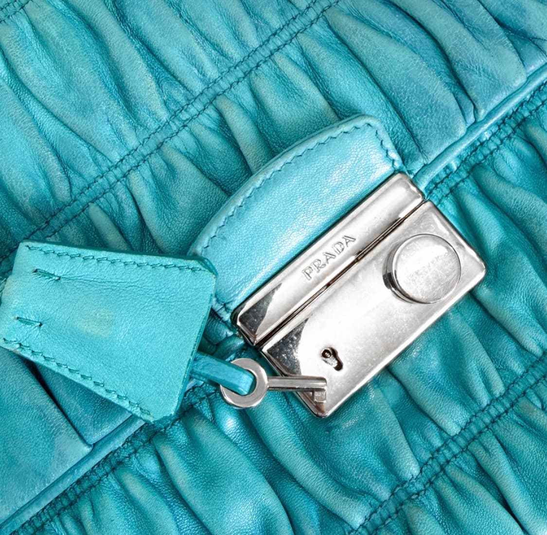 [OS] 프라다 고프레 나파 레더 체인 플랩 숄더백 크로스백 은장 블루 상품이미지7