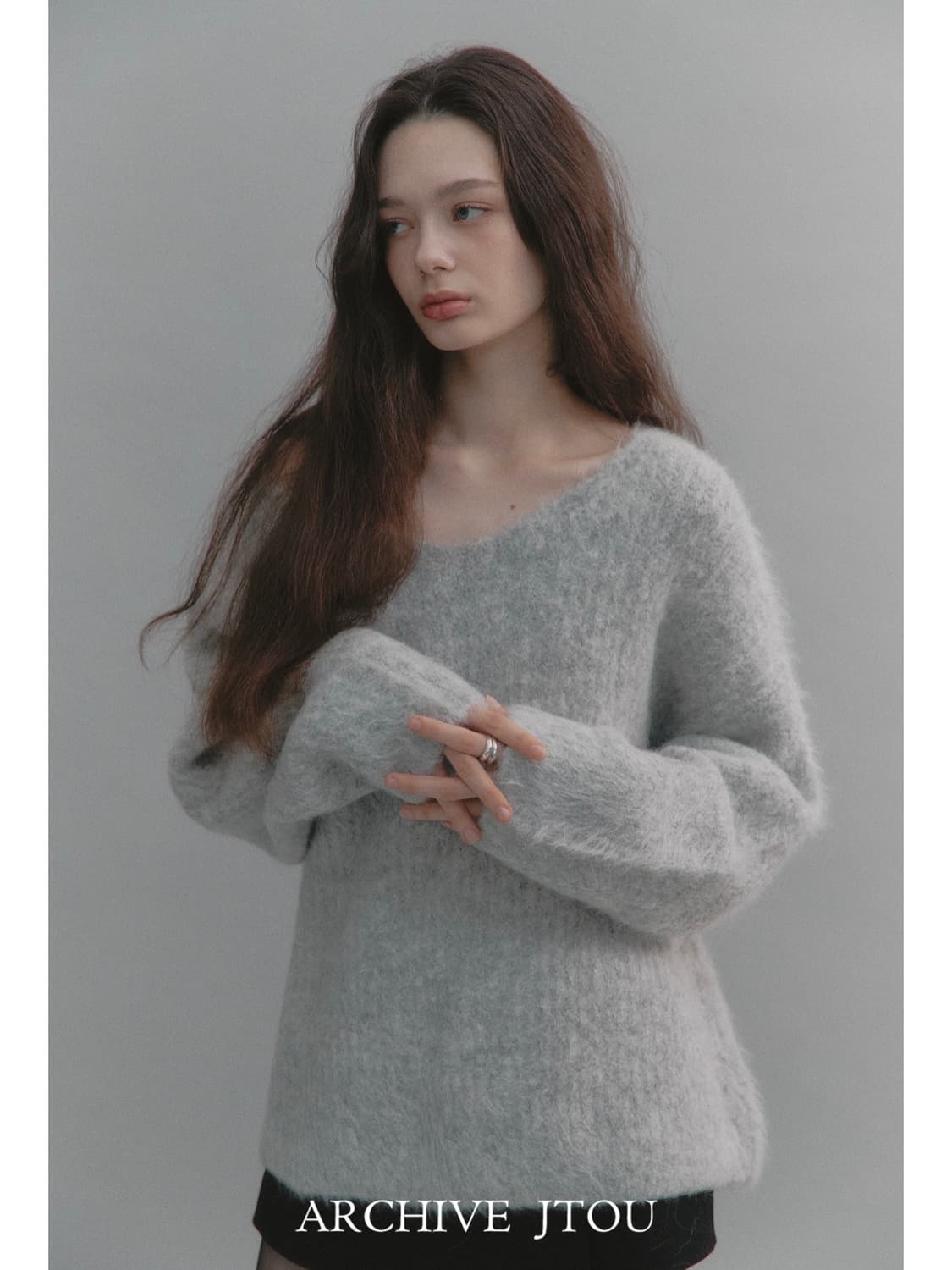 아카이브제이투유 알파카 브이넥 풀오버 그레이 상품이미지2