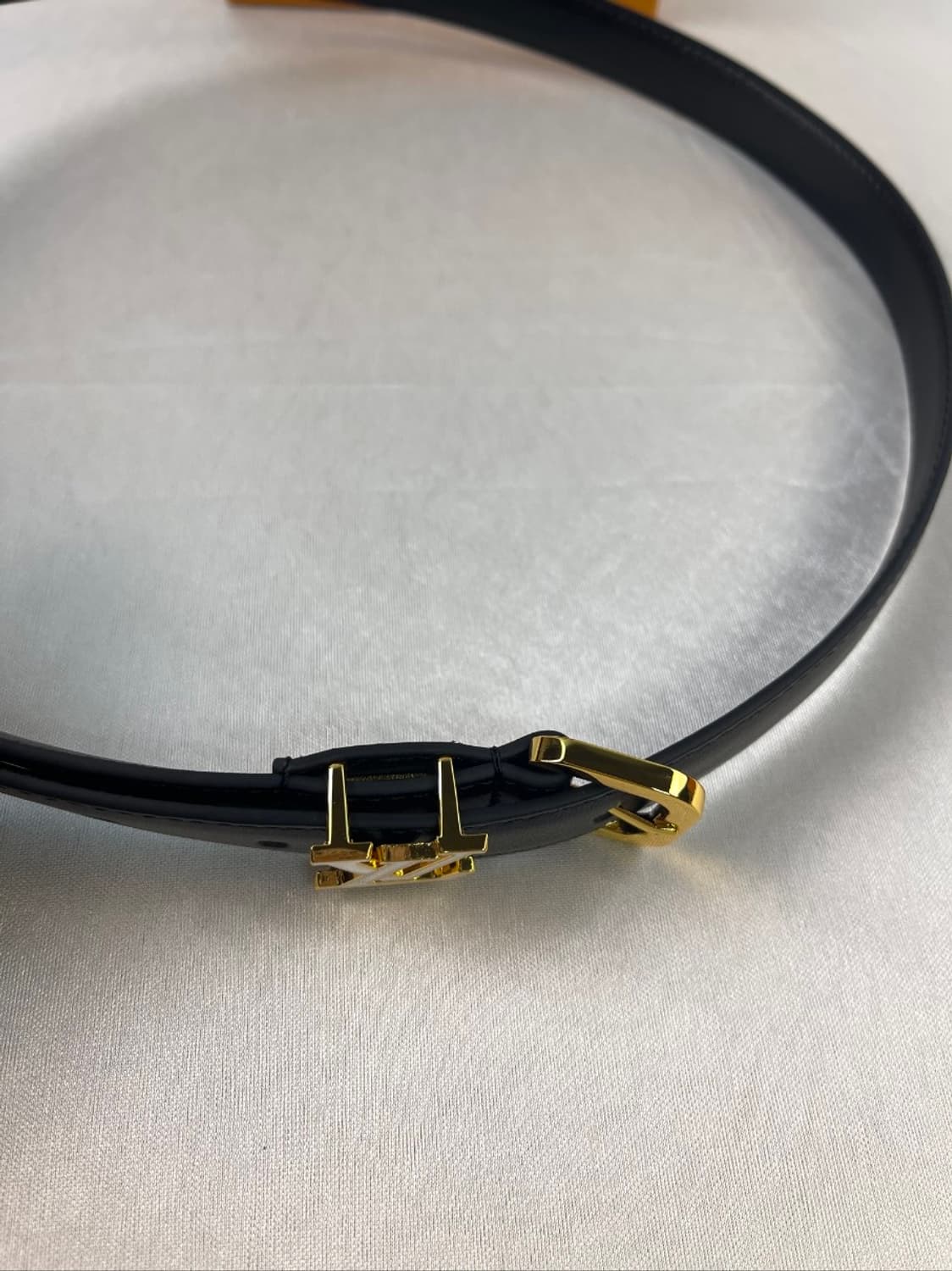 루이비통 여자 가죽벨트 화이트로고 블랙벨트 상품이미지4