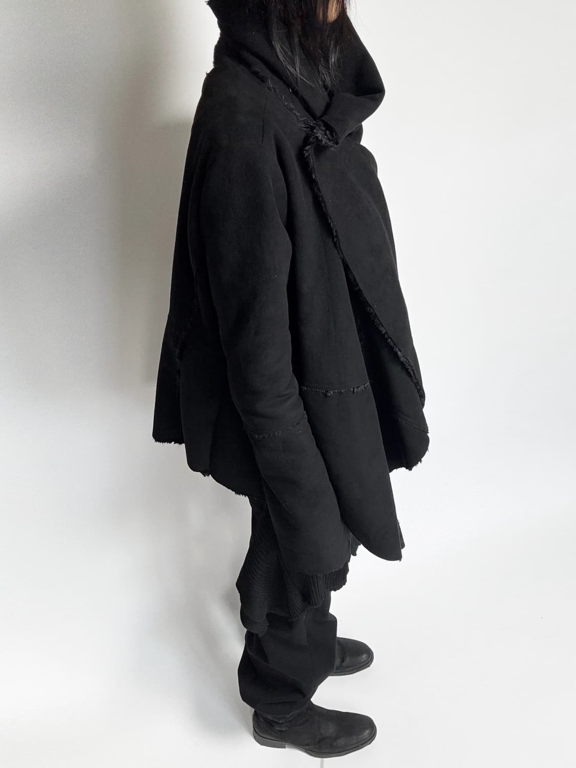 Devo 데보 블랙 드레이프 에코 무스탕 상품이미지3