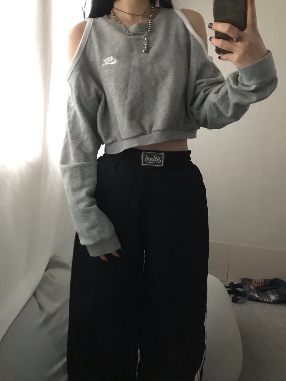 나이키 그레이 오프숄더 커스텀 맨투맨 상품이미지4