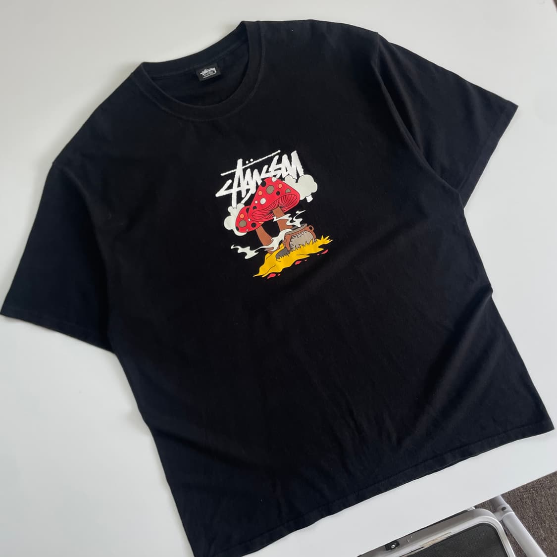 Stussy 스투시 썸띵쿠키 머쉬룸 그래피티 반팔티 상품이미지2