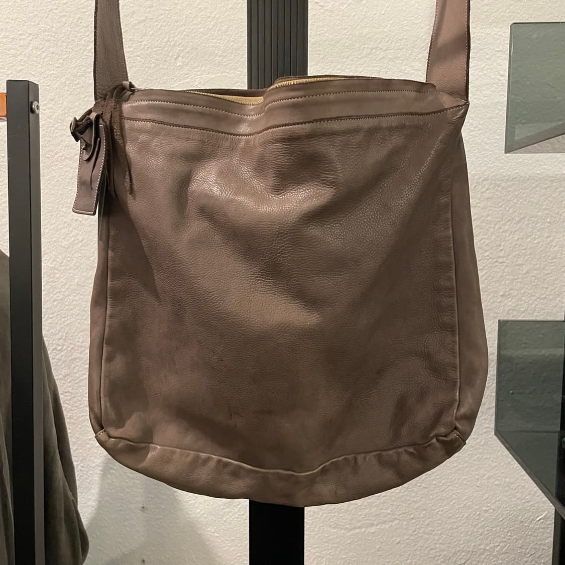 크리스찬포 레더 크로스백 상품이미지2