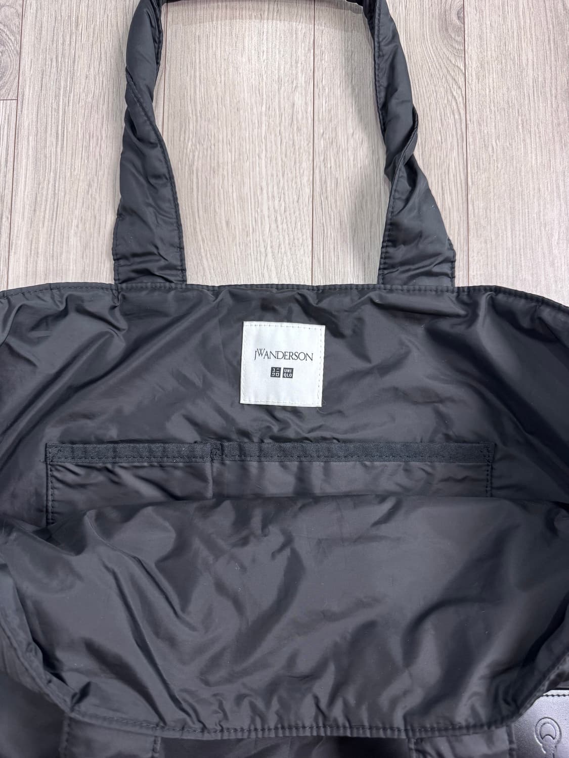 jw앤더슨 유니클로 패디드 토트백 상품이미지3