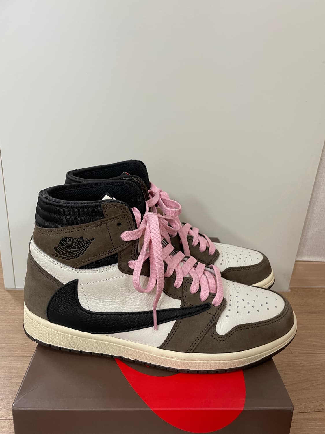 [260] 조던 1 x 트래비스 스캇 레트로 하이 OG SP 모카 상품이미지5