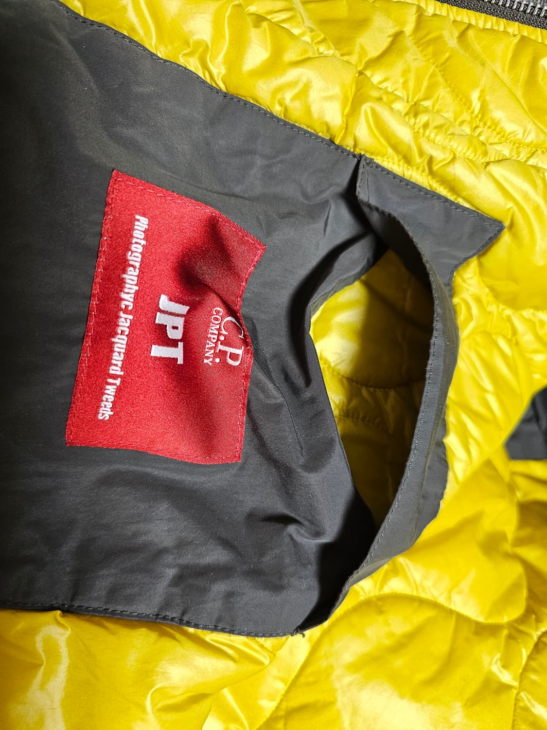 CP컴퍼니 JPT 라인의 트위드 코트. 정품 상품이미지7