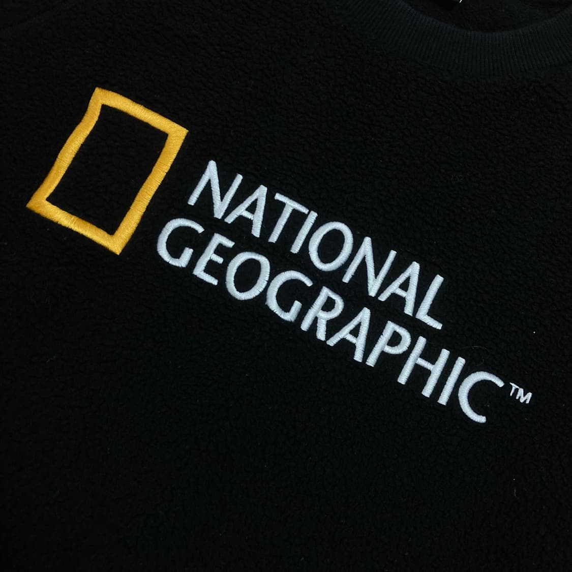 내셔널 지오그래픽 빅로고 블랙 플리스 맨투맨 상품이미지2