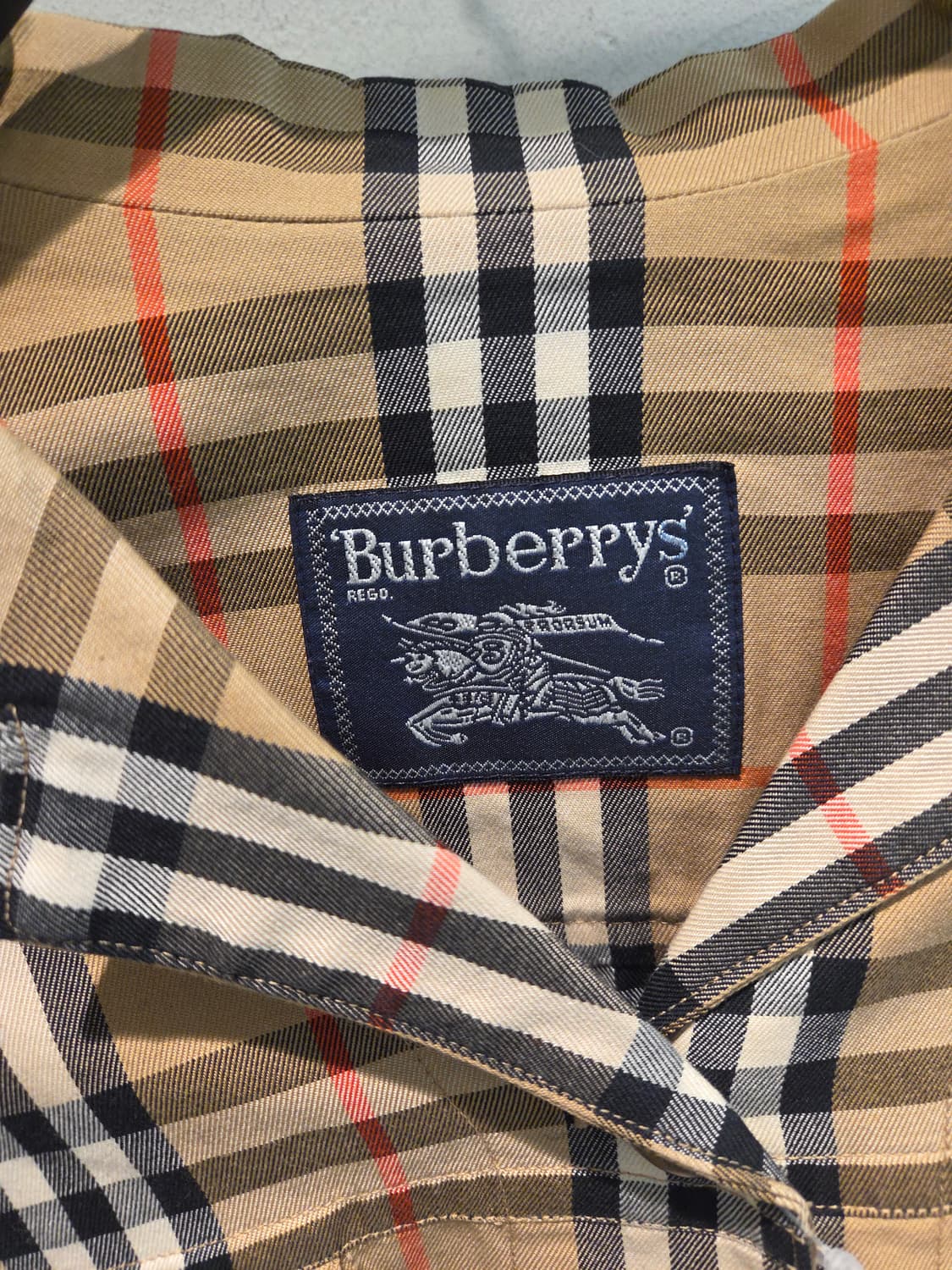 버버리 크롭 자켓 판매합니다 상품이미지2