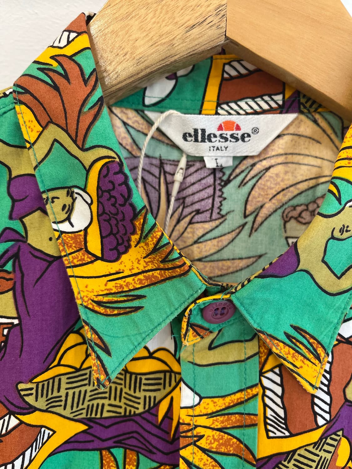 [L] 엘레쎄(Ellesse) 올드스쿨 에스닉 일러스트 반팔 셔츠 상품이미지3