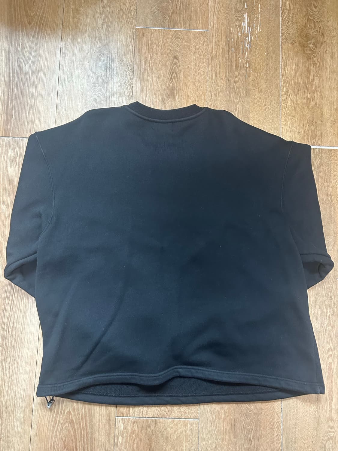 떠그클럽 컬러 엠블럼 스웻셔츠 블랙-24FW 상품이미지2