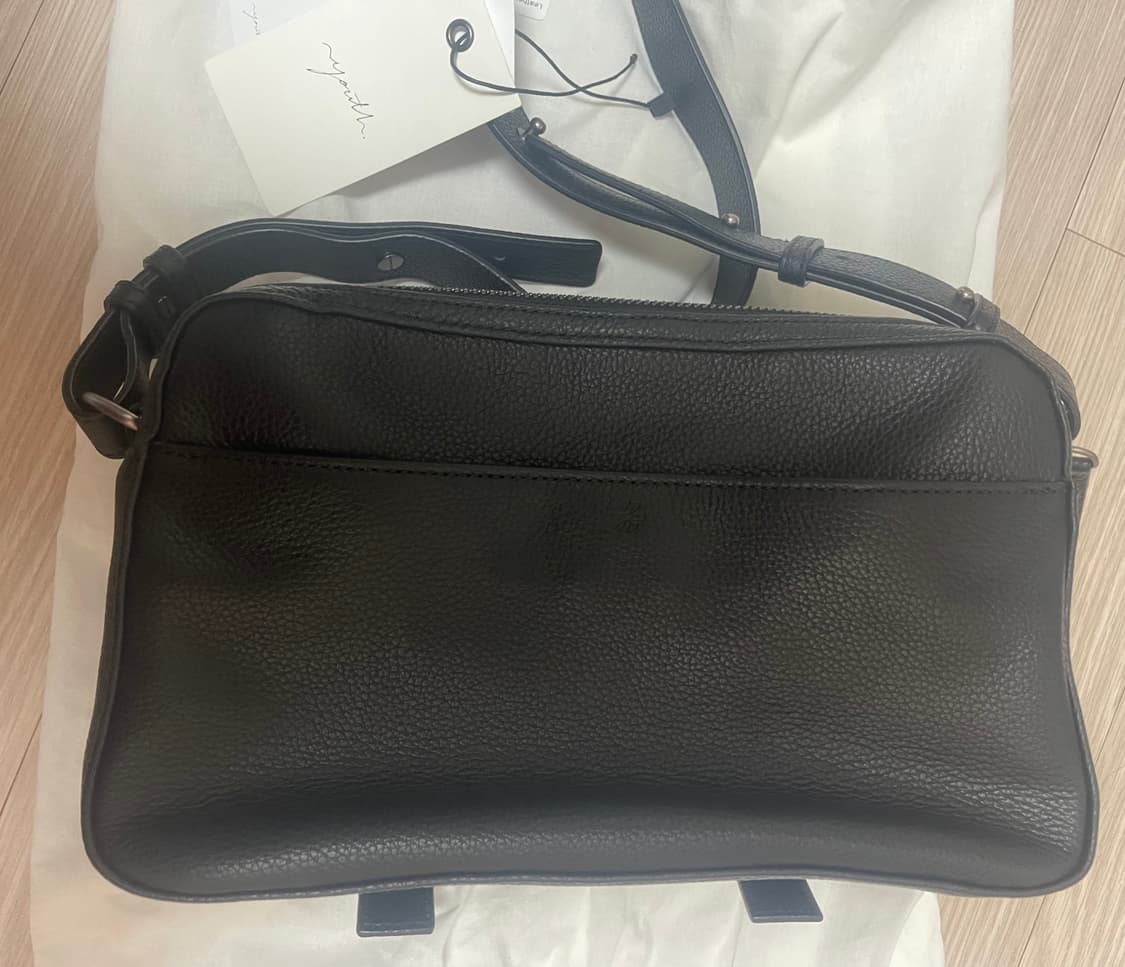 유스 25ss 레더 카메라백 블랙 상품이미지3