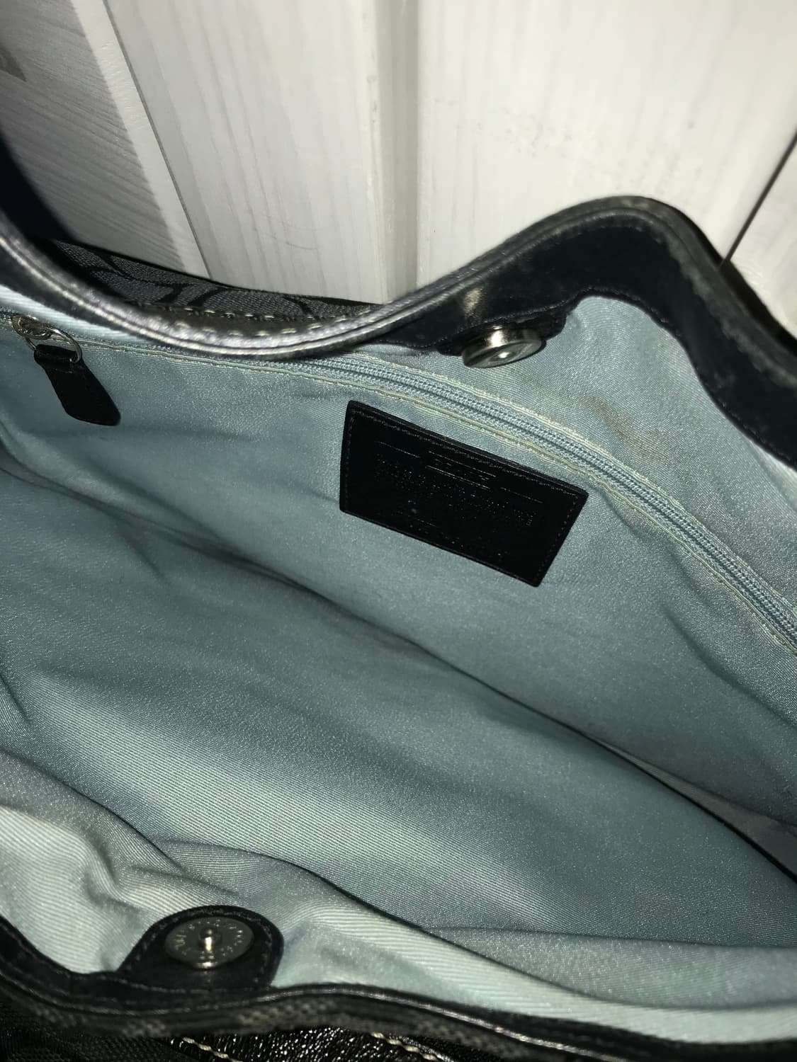 코치 빈티지 버클 숄더백 네이비 색상 상품이미지7