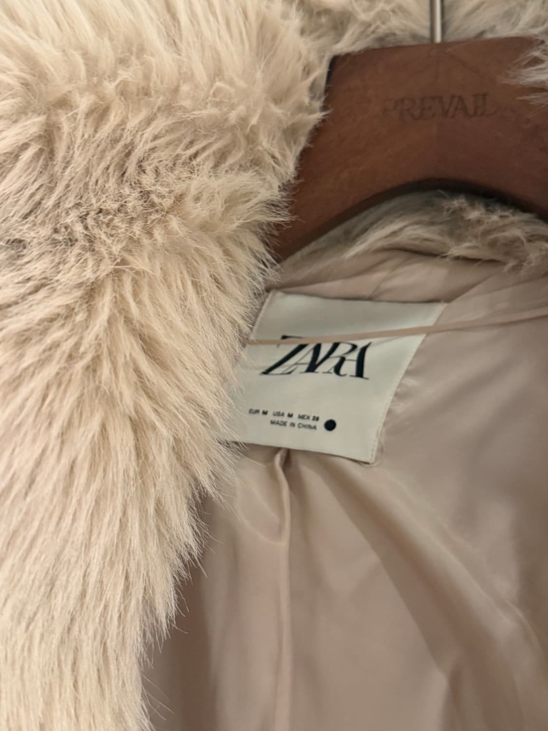 자라 페이크퍼 자켓 아이보리 상품이미지5