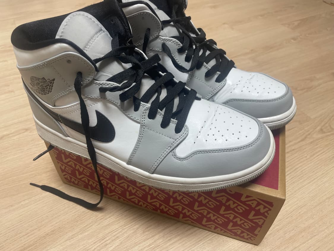 Jordan 1 Mid Light Smoke Grey조던미드스모크그레이 상품이미지3