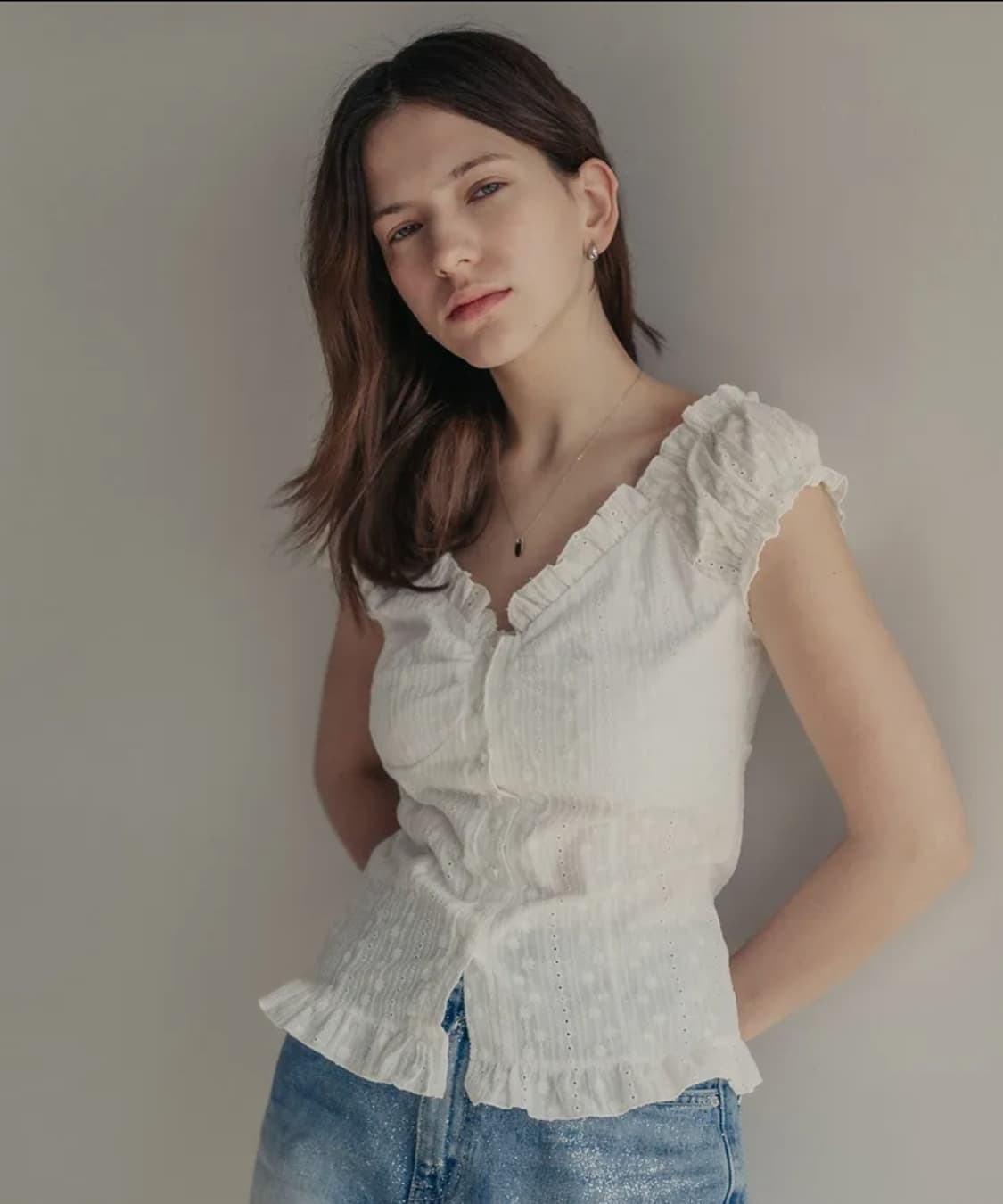 새상품)) 웨이브 셔링 퍼프 블라우스 플라워 화이트 상품이미지2