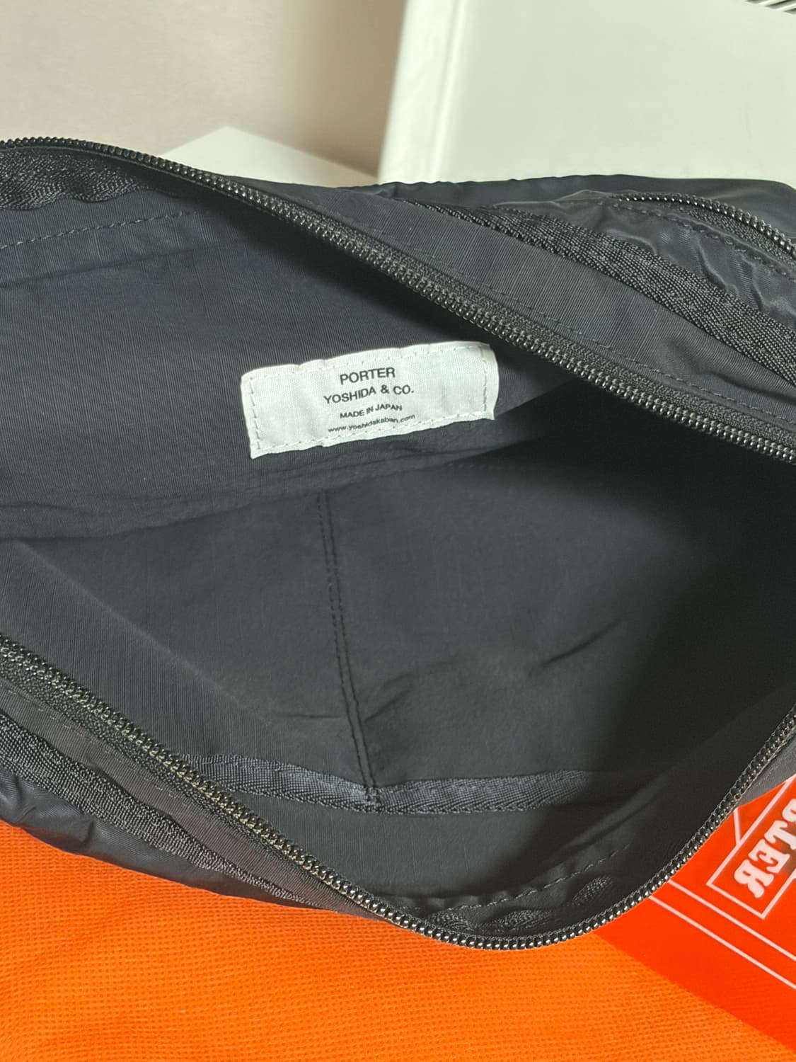 포터 프레임 숄더백 S 스몰 블랙 상품이미지2