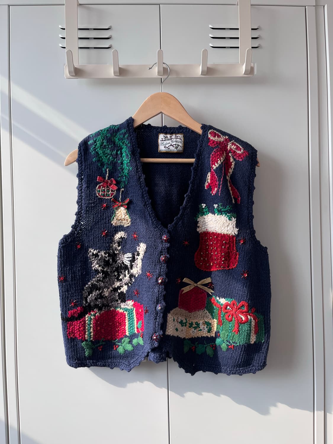 Heirloom collection 크리스마스 고양이 자수 니트 조끼 상품이미지1
