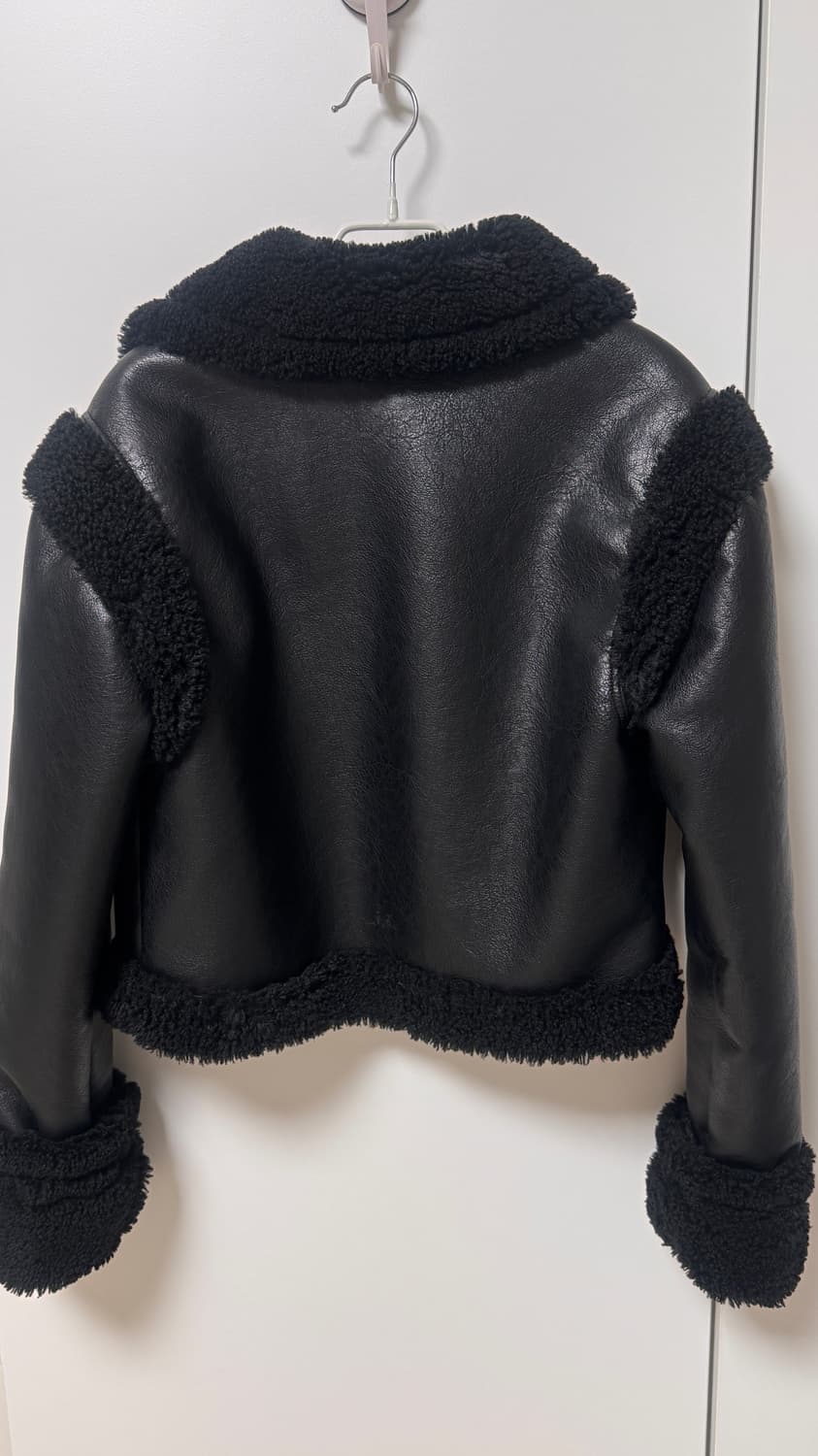 카키포인트 스티치 퍼 무스탕 블랙 상품이미지10