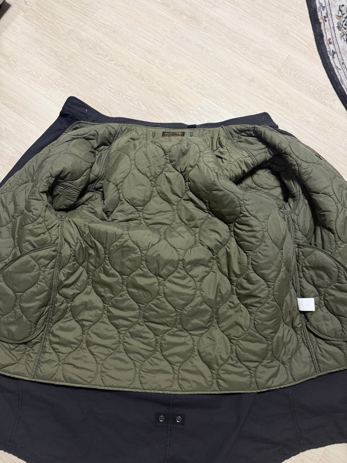 아웃스탠딩 피쉬테일 퀄팅 야상 자켓입니다. 상품이미지4