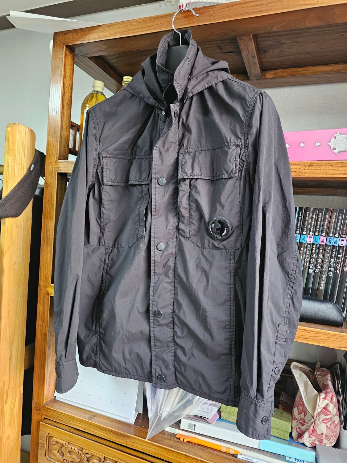 후드랑 자켓 2가지로 연출 가능한 씨피컴퍼니 블랙 자켓 팔아요 cp컴퍼니 상품이미지2