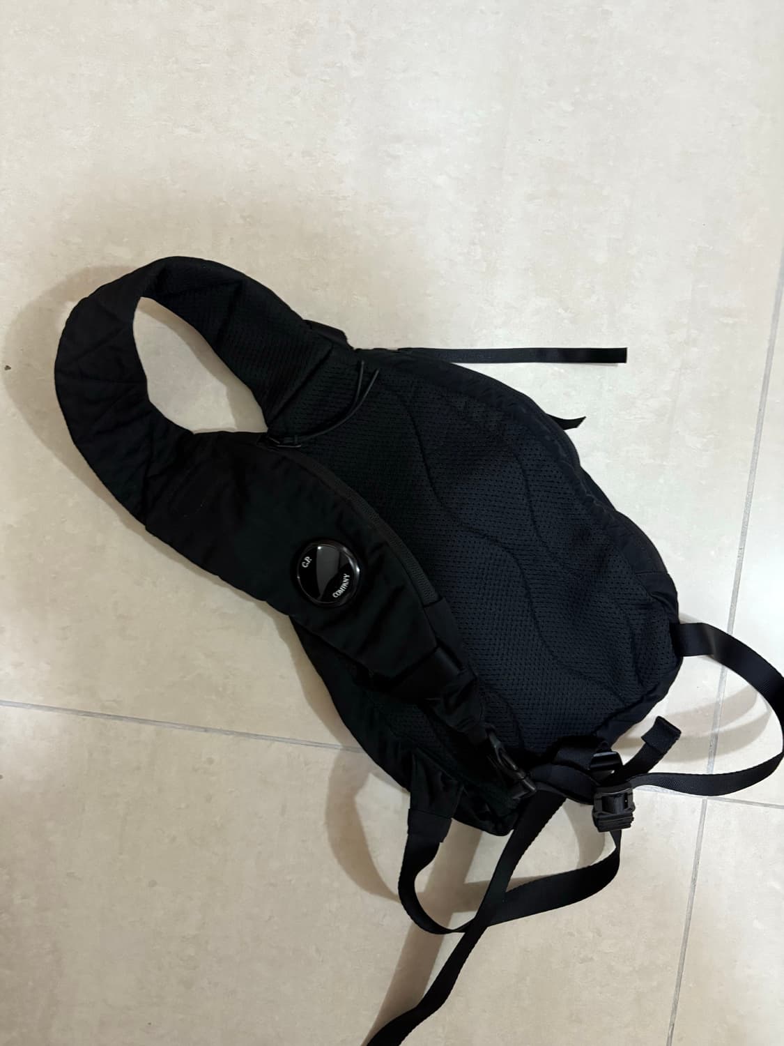 Cp컴퍼니 나일론 크로스백 상품이미지3