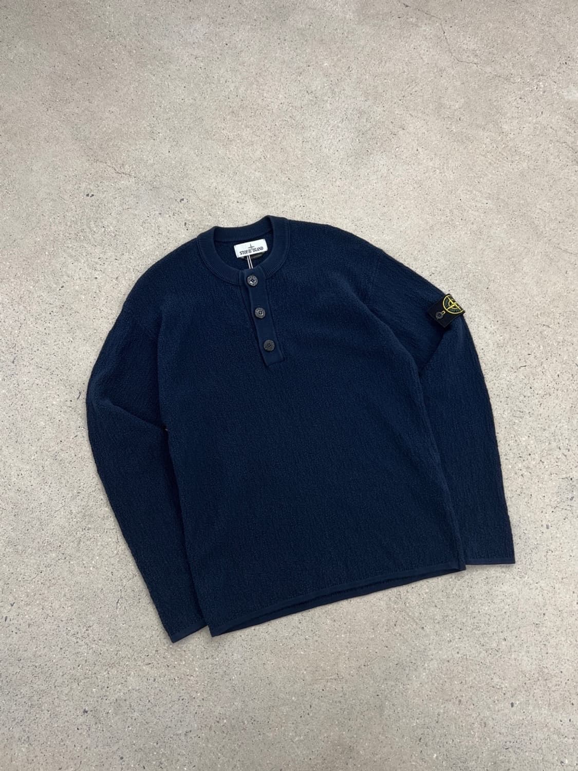 스톤아일랜드 와펜 네이비 헨리넥 부클 니트 상품이미지3