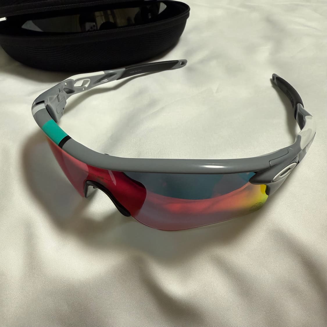 오클리 30주년 한정판 레이다락 회색 판매합니다. 상품이미지3