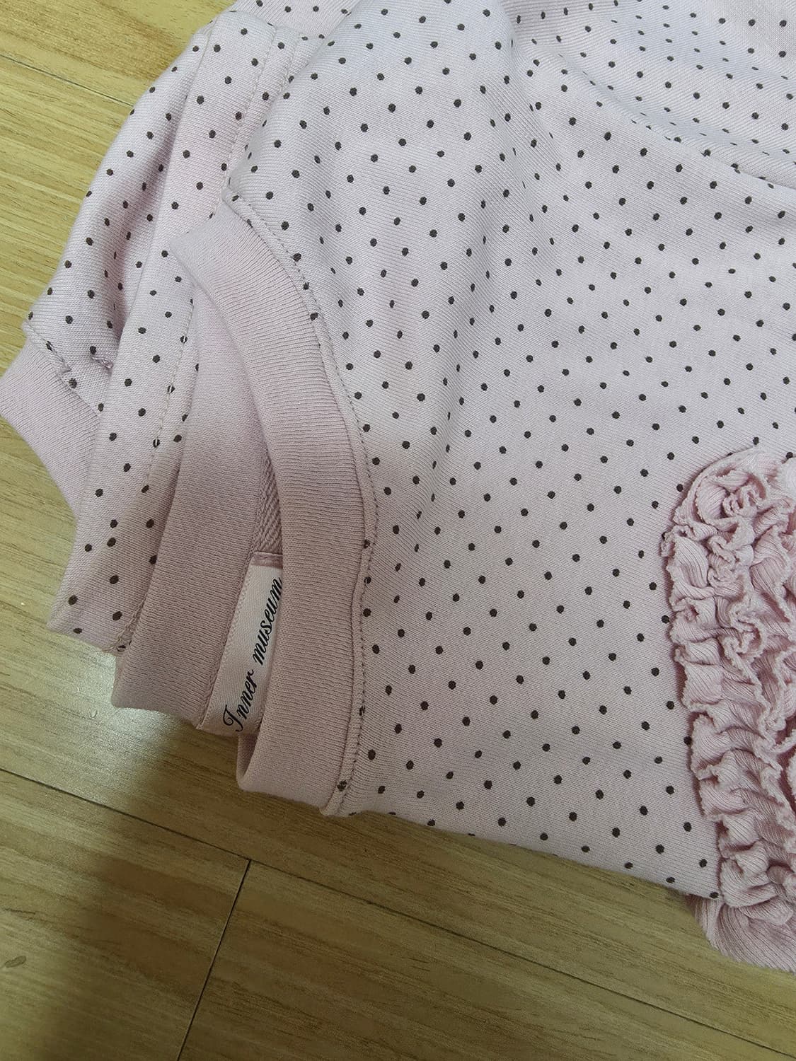 이너뮤지엄 핑크리본티셔츠 새상품 상품이미지2