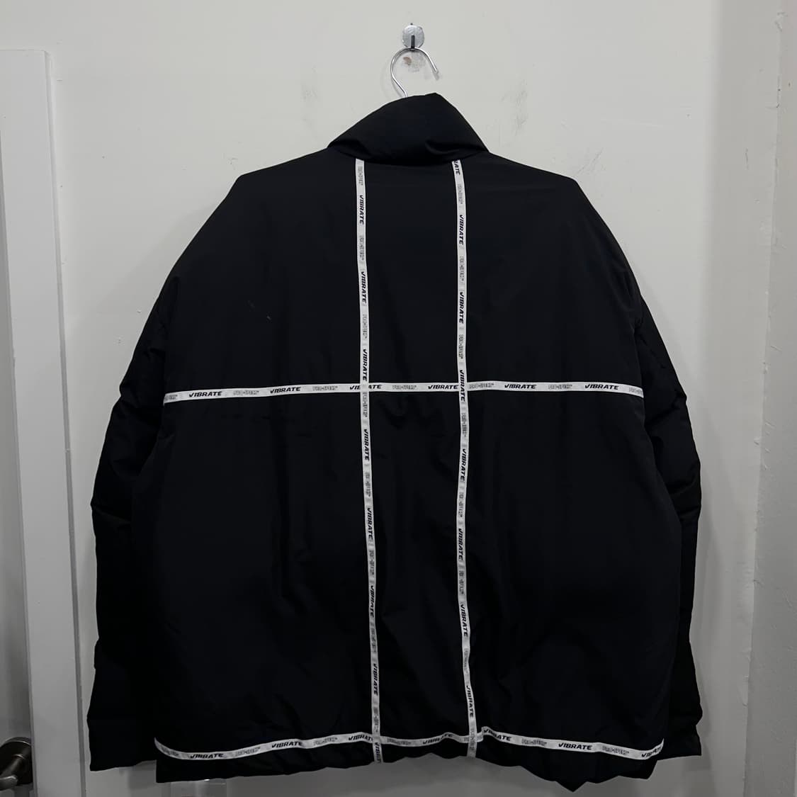 프로스펙스 X 바이브레이트 구스다운 다운파이핑 푸퍼 자켓 상품이미지7