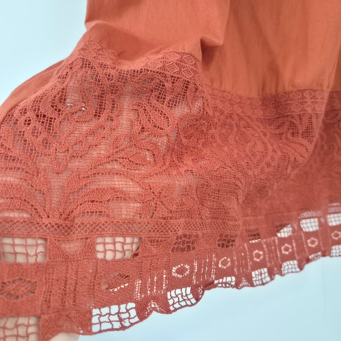 SUPER HAKKA 코튼 셔링 레이스 루즈핏 롱 블라우스 상품이미지9