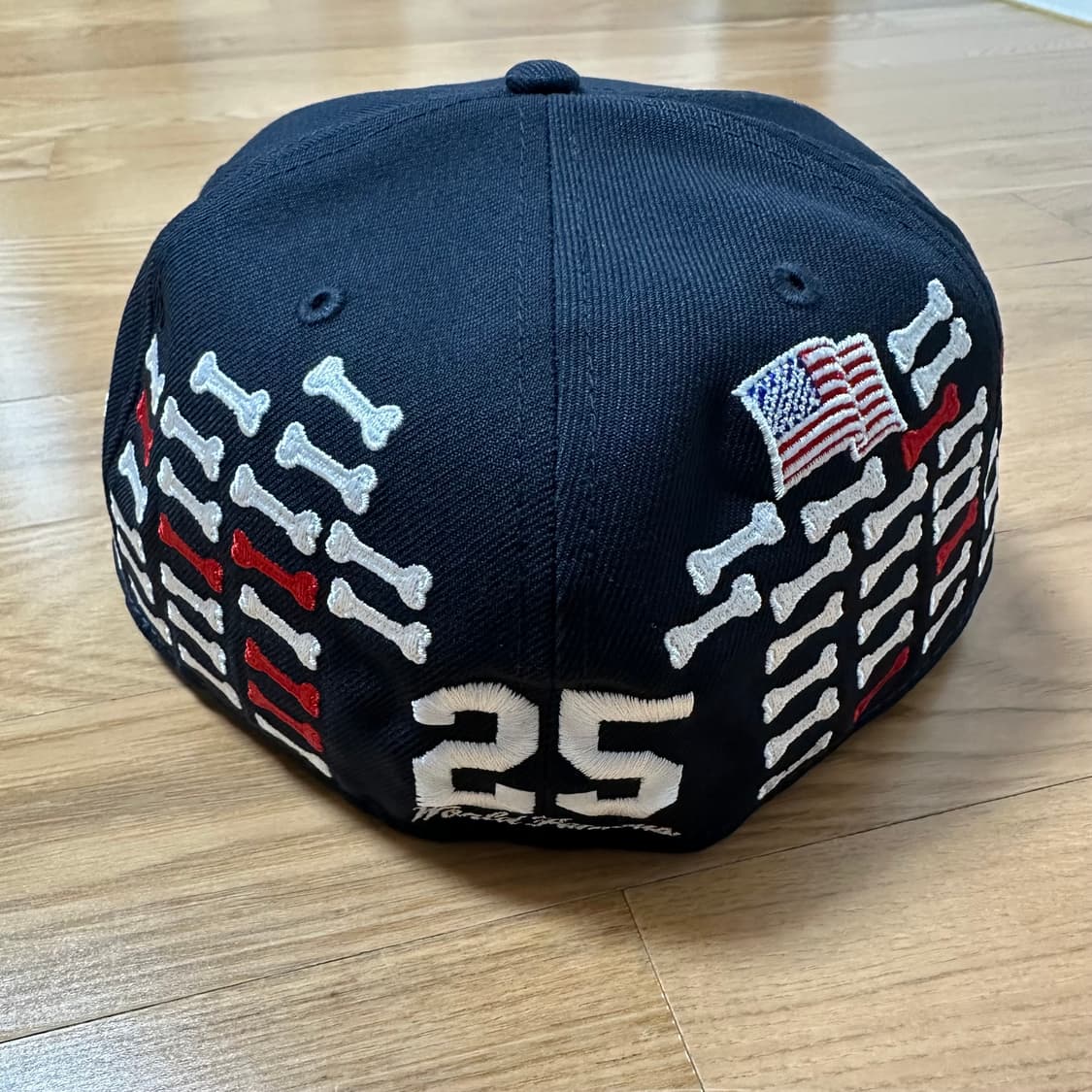 슈프림 본즈 박스 로고 뉴에라 네이비 25FW 상품이미지2