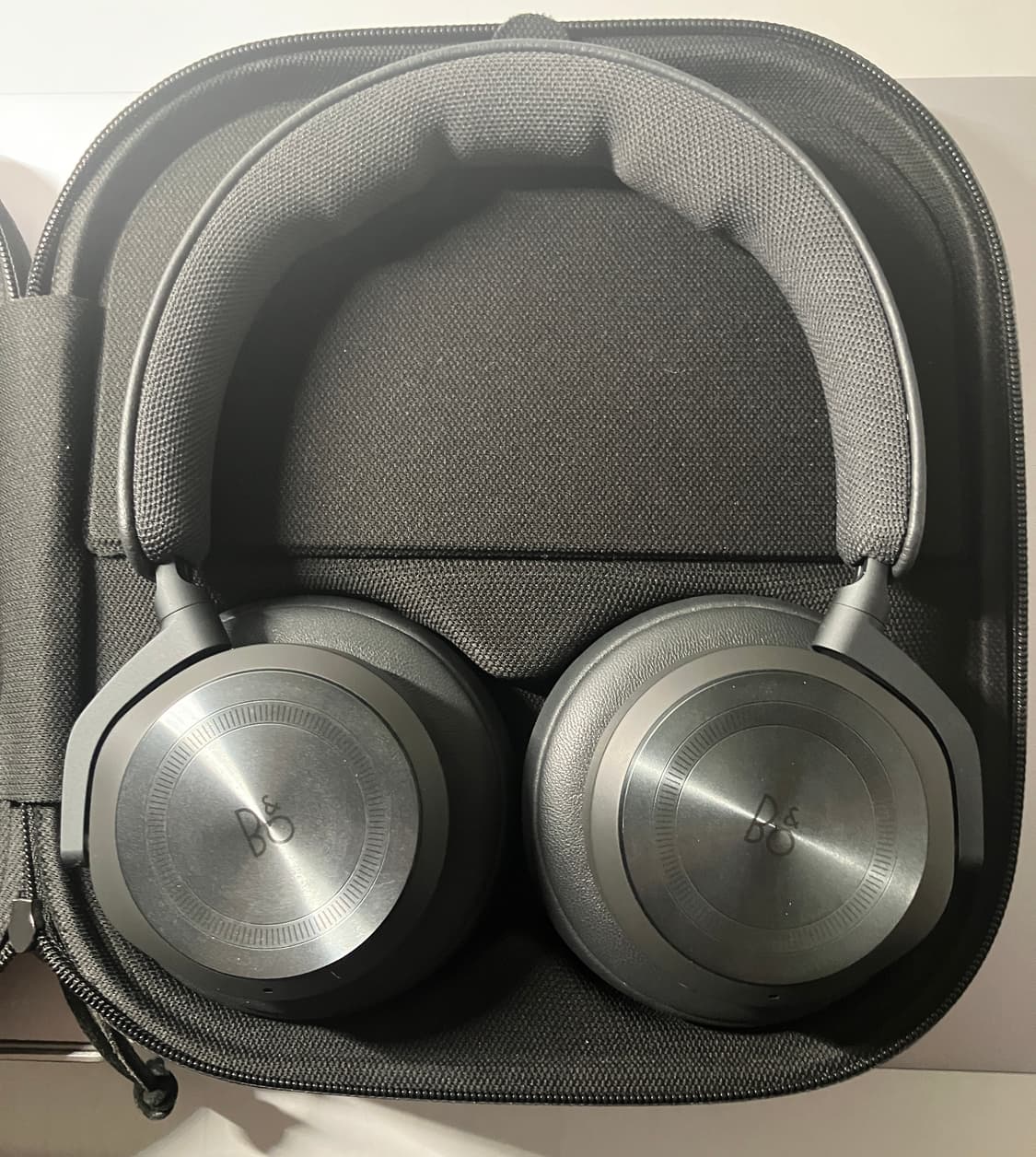 뱅앤올룹슨 베오플레이 HX (Beoplay HX) Black 블루투스 상품이미지1