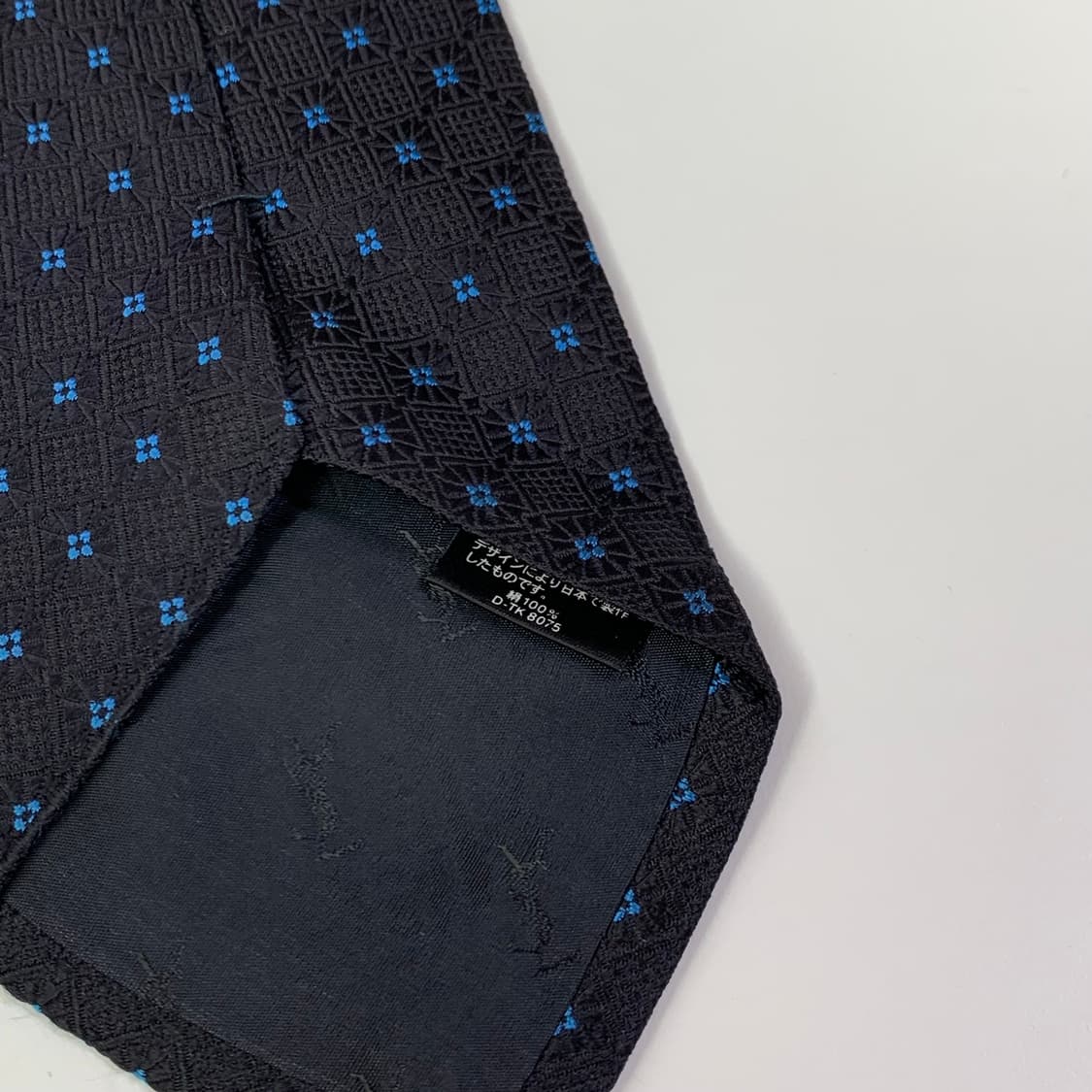 입생로랑(YSL) 블랙컬러 기하학적패턴 명품넥타이 100실크 A+등급 상품이미지7